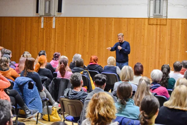 <a href=https://www.salesko.cz/dite-neni-maly-dospelak-a-dospelak-nema-byt-velke-dite/ title='Dítě není malý dospělák. A dospělák nemá být velké dítě'>Dítě není malý dospělák. A dospělák nemá být velké dítě</a>